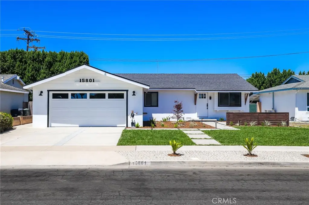 Huntington Beach, CA 92647 | 3 beds| 2 baths| $1,339,000